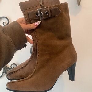Chic Brown Heeled Boots